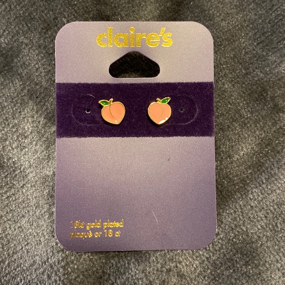 Claires 18kt gold plated peach stud earrings $21.50 CAD retail - Picture 1 of 2
